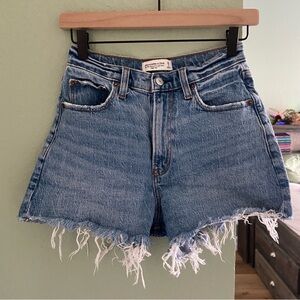 Abercrombie Curve Love High Rise 90s Cutoff Short ~ Medium ~ Size 26/2